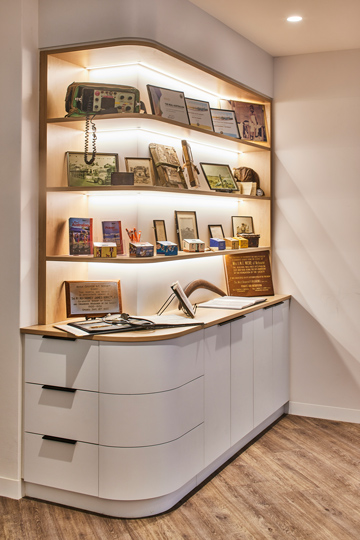 Interior design Australian theme shelf office by Vestra